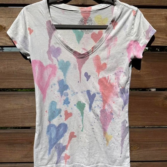 Tops - Vintage Stranded Short Sleeve V-Neck Baby Tee – Heart Graphic